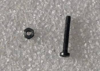 Śruba z nakrętką mocująca blachy podwozia BR 55 Piko H0