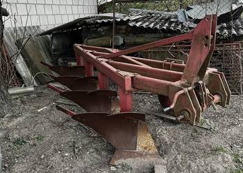 Pług 4-skibowy zagonowy – wysokie słupice, odkładnice półśrubowe, po remonc