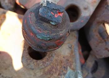 Korek wlewu oleju hydraulicznego podnośnika t25 władimirec t-25 rusek