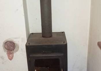 Sprzedam kominek wolnostojacy z plaszczem wodnym 9 kw + rura dymowa + kolan