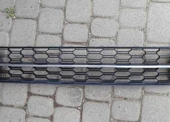 Skoda Octavia III 3 lift 2020 kratka zderzaka środkowa chrom - stan bdb
