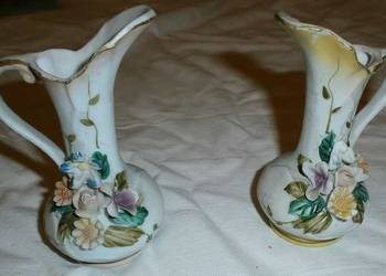 2 Białe Dzbanki Wazoniki Porcelanowe  z Kwiatkami. Stare.