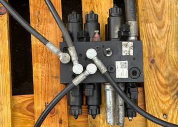 Rozdzielacz  hydrauliczny HYSTER 4190843 AV7123 0