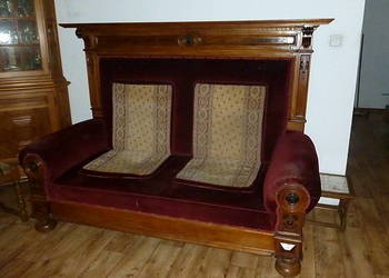 Sofa, kanapa, kredens meble eklektyczne.