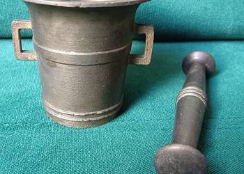 Zabytkowy mosiężny moździerz