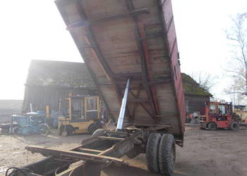 Przyczepa jednoosiowa wywrotka