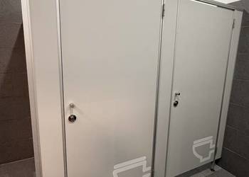 Kabiny WC / obudowy toalet HPL – komplet 2 stanowiska – szare