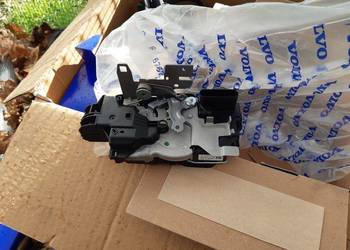 Zamek drzwi tylnych lewych Volvo XC40 32131412