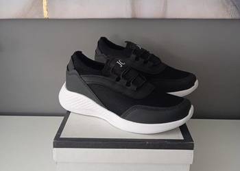 Damskie sneakersy marki SOHO.