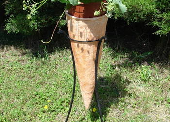 Sprzedam donicę ceramiczną + stojak od kowala wys.75 cm.