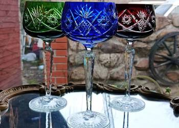 Piękne kieliszki kryształowe do wina