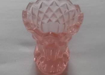 Wykałacznik, różowe szkło prasowane. I połowa XX w.