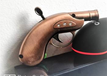 Kolekcjonerska zapalniczka gazowa – pistolet skałkowy.