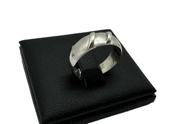 Srebrny Pierścionek Próby 925 2,84g Rozmiar 14