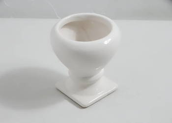 Biała Ceramiczna Osłonka / Kielich – Styl Klasyczny