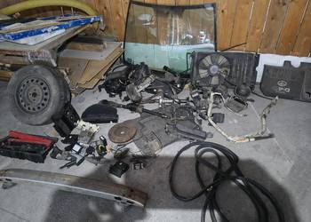 Corolla E12 alternator rozrusznik szyba czołowa wspomaganie ele. Chłodnica