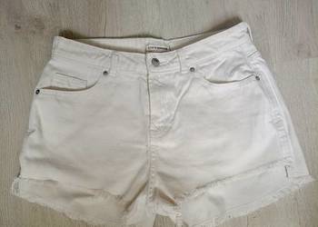 Białe szorty krótkie spodenki jeansowe Denim Pimkie