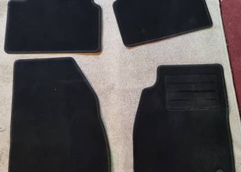 Sprzedam komplet dywaników welurowych / Insignia A/