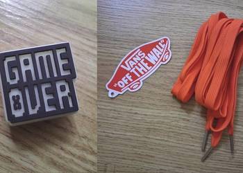 Game Over X Jibbitz przypinka pin do Crocs + Vans sznurowadła 160 + wlepka