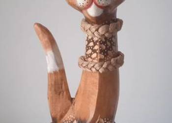 Rzeźba drewnianego kota