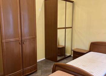 Komplet mebli drewnianych do sypialni