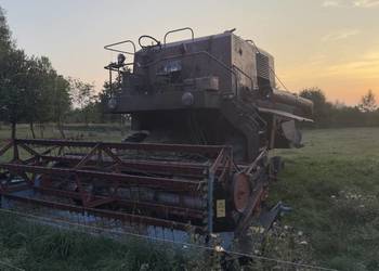 Kombajn Bizon ze stołem do rzepaku