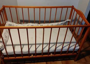 Łóżeczko drewniane dziecięce z materacem