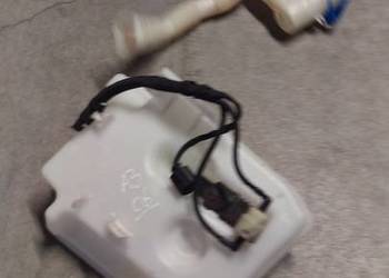 zbiorniczek spryskiwacza z pompką Audia a3  8p