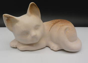 Ceramiczna Figurka Kota – Uroczy Śpiący Kotek (Styl Vintage / Rustykalny)