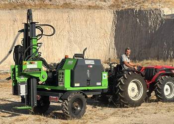 Kafar do barier drogowych na platformie dwukołowej, ciągniony Mazaka, 2,9 m