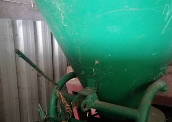 Rozsiewacz zawieszany bąk