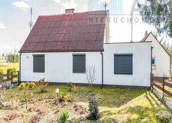 Dom z dwoma niezależnymi wejściami–idealny dla dwóch rodzin lub pod wynajem