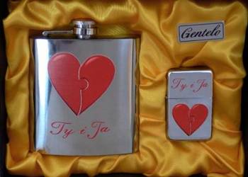 Piersiówka ze Zapalniczką Benzynową Nadruk Serca  i napisu '"Ty i Ja''