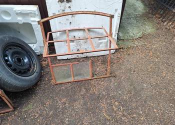 stare okno żeliwne góra uchylna