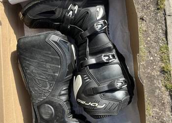 Sprzedam buty cross 41 nowe