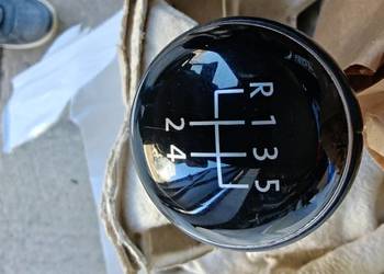 VW POLO 6r z 2015r oryginalna gałka zmiany biegów skóra