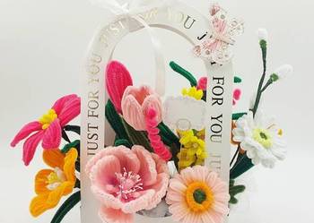 Flower box z kwiatami z drucików chenilowych- prezent +gratis topper