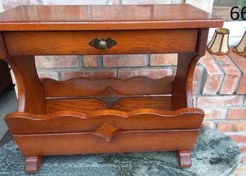 Gazetnik drewniany Stolik stojak na gazety z szufladą blatem (664)