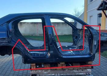 Honda HR-V III eHEV, 2022r. SŁUPEK PRAWY BOK PRÓG 