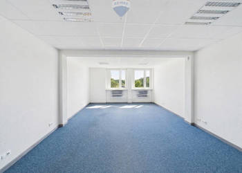 Biuro 39,2 m² z windą i parkingiem – Rybnik