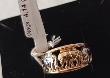 Złoty piękny pierścionek słonie