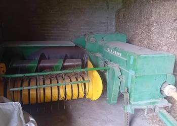 Prasa kostkująca john deere 224t