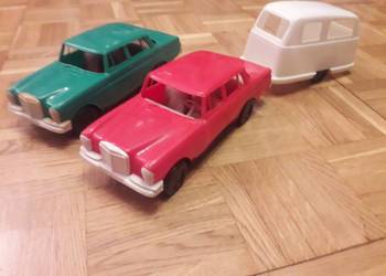 Mercedes W111 z przyczepą Legendy PRL Kultowe kioskowce duże 1:20 zestaw