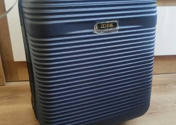 Walizka na kółkach Ochnik WALAB-0021-16 w kolorze granatowym