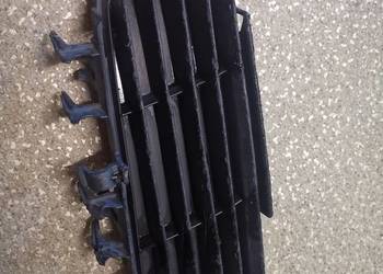 Prawa zaślepka kratka zderzaka halogenu Vectra C 02-05r stan dobry wysyłka