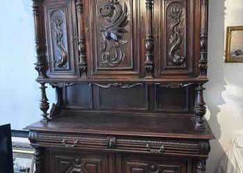 stary kredens rzeźbiony