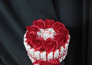 Tort z Kinderków Słodki box na każdą okazję Bukiet jadalny Tort z Kinderków Słodki box na każdą okazję Bukiet jadalny