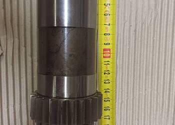 Tuleja tokarki - wałek uzębiony tokarki TUM35E1