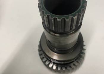WAŁEK NOŚNY PRZEKŁADNI PLANETARNEJ JOHN DEERE 7810 R159983