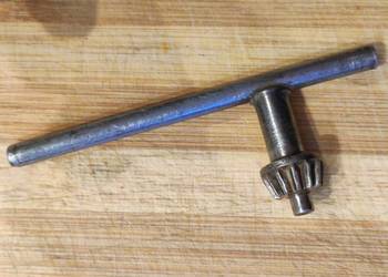 klucz do montowania wiertła w wiertarce uchwyt wiertarski